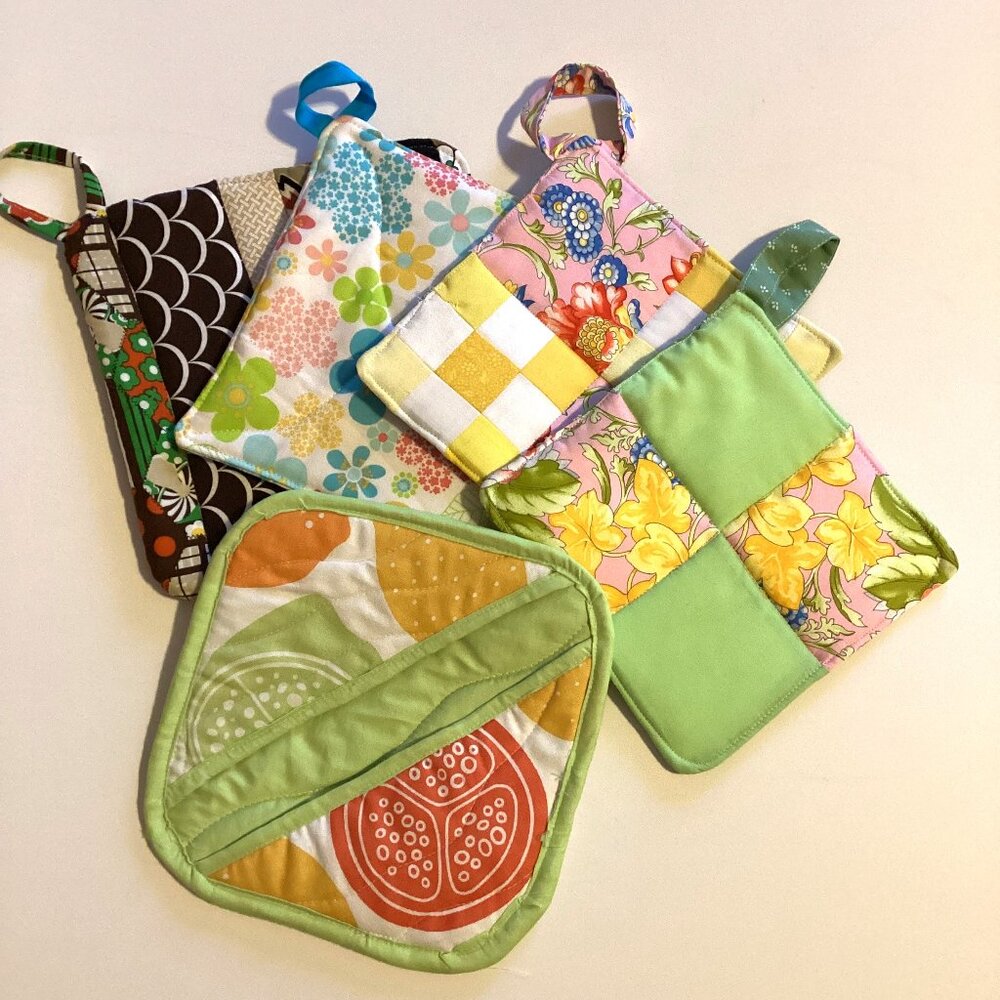 Bundle of 4 Square Quilted Pot Holders Handmade Kitchen Linens Home Decor